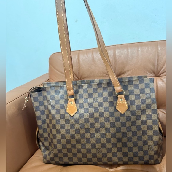 Louis Vuitton tote - Picture 1 of 10